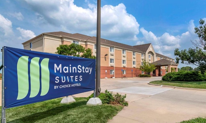 Emporia Hotel | MainStay Suites Emporia