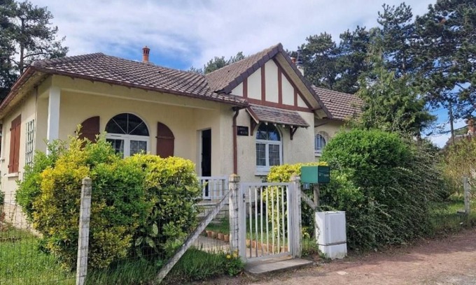 Merville-Franceville-Plage House | Maison mer Proche Cabourg, Terrain Clos, pas D'étage