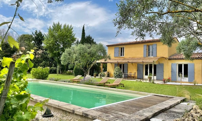 Ansouis Villa | Maison à 2 pas du Village D'ansouis à 30 Minutes D'aix-en-provence