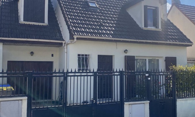 L'Hay-les-Roses House | Maison à Louer. 3 Chambres, Jardin, Barbecue 5mn des Ligne 14 et 7 d Métro