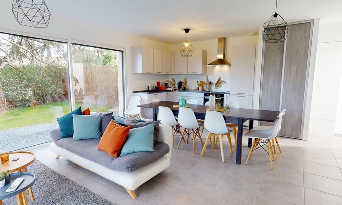 Brignais House | Maison 12 Personnes à 20mn Lyon / 25mn Eurexpo