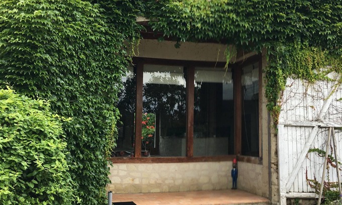 Beaumont-en-Veron House | Maison 3 Chambres et 3 Salles de Bains