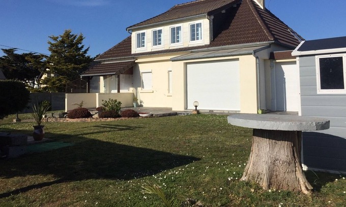 Denneville House | Maison 30m de la Plage 4 Ch - 10 Pers - vue mer Depuis L'étage - Chiens Acceptés