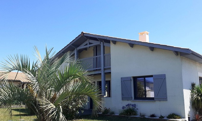 Saint-Medard-en-Jalles House | Maison Avec Piscine à 30 Minutes des Plages et de Bordeaux