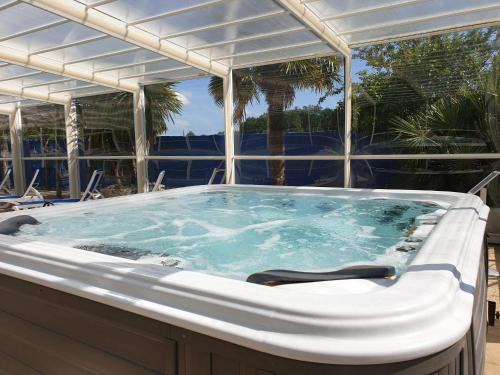 Meursac House | Maison accueillante avec piscine à Meursac + Spa