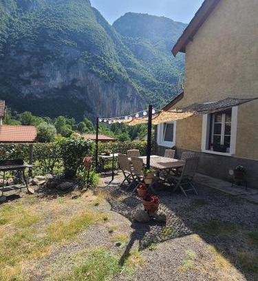 Ornolac-Ussat-les-Bains House | Maison au calme avec vue sur montagne