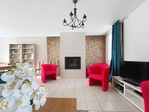Margny-les-Compiegne Apartment | Maison Auriane 3 minutes de la gare