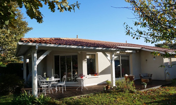 Martignas-Sur-Jalle House | Maison Avec Patio et Jardin au Calme à 10 min Aéroport et 25 du Bassin ou Océan