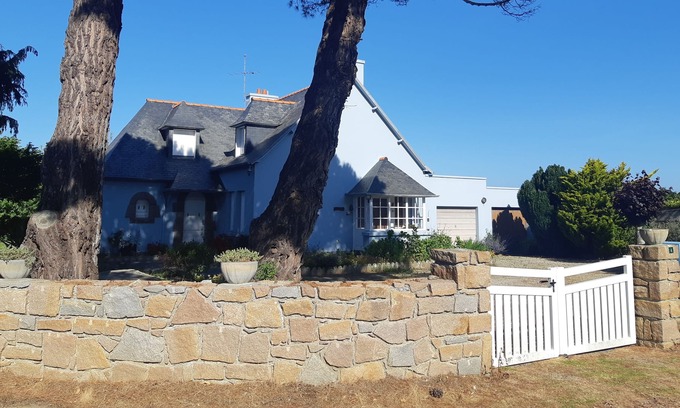Plougrescant House | Maison Avec Jardin au Coeur du Bourg