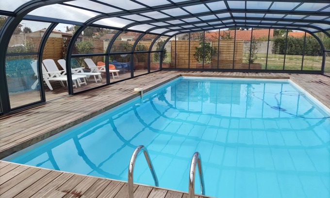 Avrille House | Maison Avec Piscine Privée à 10 Minutes des Plages