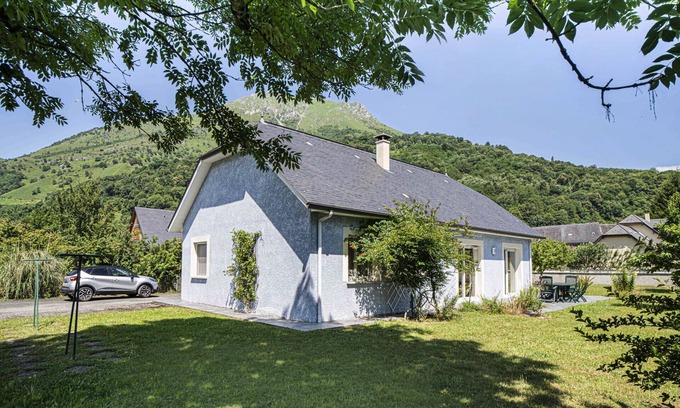 Bedous House | Maison Bleue Confortable 5-7 Pers au Coeur de Bedous, en Vallée D'aspe ?