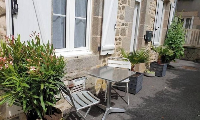 Saint-Vaast-la-Hougue House | Maison Bord de mer au Calme, 5mn Port , Marché Artisans Locaux Samedi
