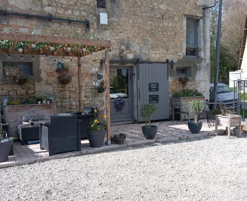 Le Pin-la-Garenne Apartment | maison calme et campagne