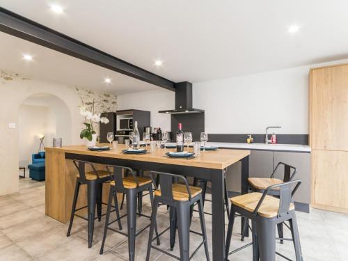 Clisson House | Maison calme, rénovée, proche Clisson – 3 chambres, terrasses, jardin, pétanque, stationnement privé - FR-1-306-1208
