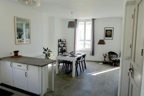 Nimes City Centre Apartment | Maison Carrée/Coeur historique de Nîmes - Superbe Appt 55m²