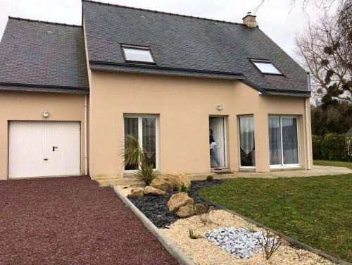 Breville-sur-Mer House | Maison chaleureuse à Bréville-sur-Mer avec jardin privé.