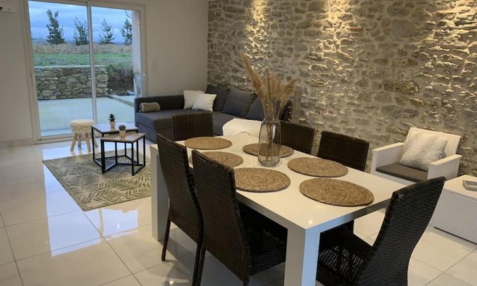 Carbes Apartment | Maison chaleureuse dans village calme