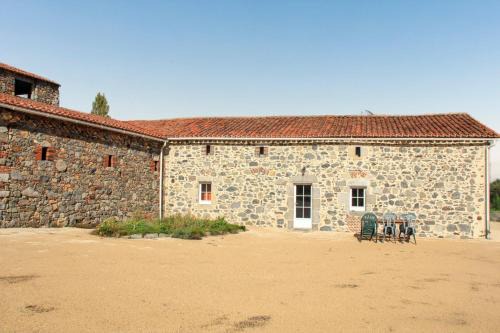 Moutiers-Sous-Chantemerle House | Maison charmante avec piscine partagée à Moncoutant