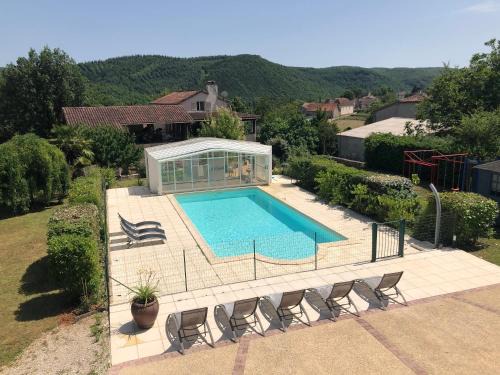 Saint-Gery House | Maison charmante avec vue sur la montagne à Saint-Géry + Piscine