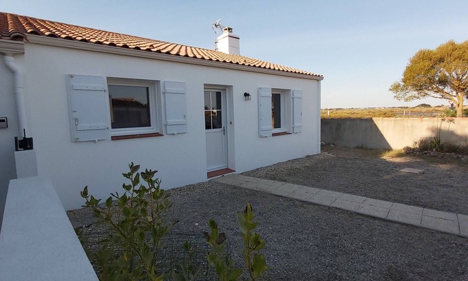 L'Epine House | Maison Claire et Chaleureuse Avec Extérieur Clos, Idéale Pour les Familles
