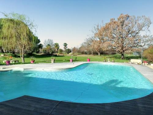 La Ville-Dieu-du-Temple House | Maison confortable avec piscine près de La Ville-Dieu