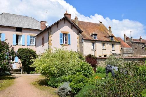 Souvigny House | Maison confortable Souvigny + Jardin