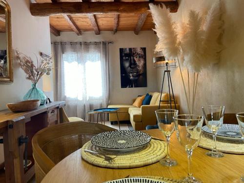 Aigues-Mortes Medieval City House | Maison cosy, 2 chambres, adossée aux remparts