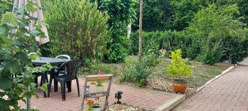 Bigny House | Maison Cosy avec Terrasse à Vallenay