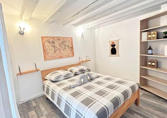 Auxerre Apartment | Maison Cosy , parking gratuit , 5 min aux Auxerre