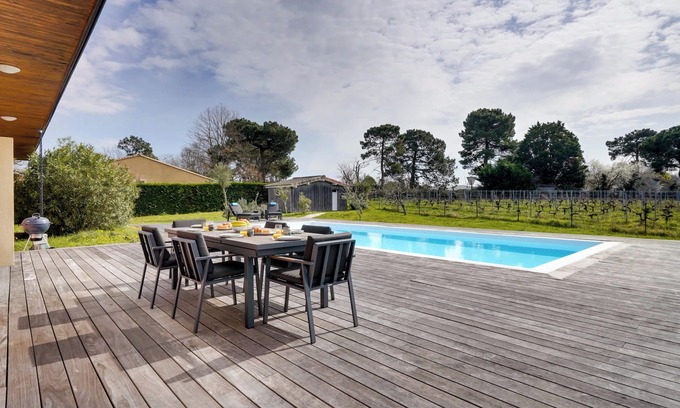 Camblanes-et-Meynac Villa | Maison d'architecte, piscine, au coeur des vignes.