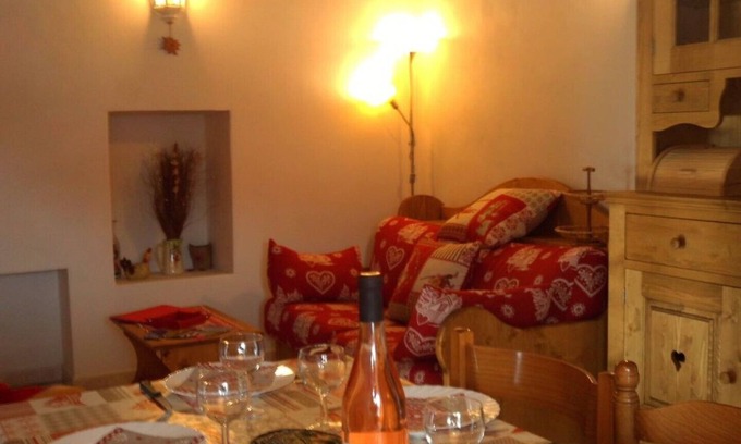 Saint-Sorlin-d'Arves Ski Chalet | Maison d'Augustin, gentian chalet, 4/5 pers, 2 bedrooms, 3*, terrace, Savoie,