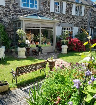 Saint-Hilaire-du-Harcouet Bed & Breakfast | Maison des Isles