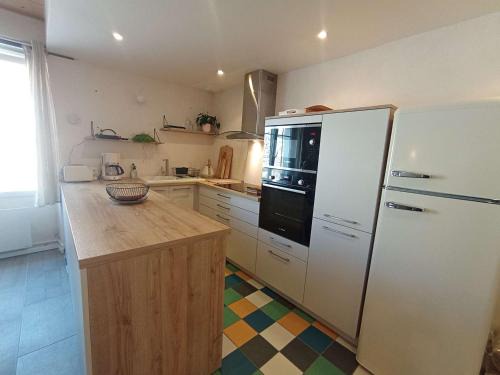Saint-Sauveur-en-Puisaye Villa | Maison de charme 3* au cœur d’Étel pour 4 personnes, proche plage et commodités - FR-1-479-234