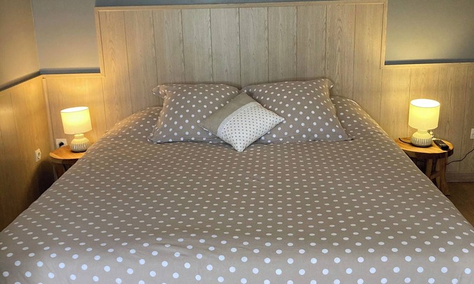 Fiennes Bed & Breakfast | Maison D'hôte La Ferme Du Grand Air - Standard Twin Room with Shared Bathroom