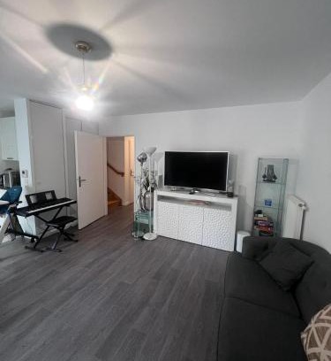 Poissy Villa | Maison de 100m2 a 5 minutes du centre de base du PSG
