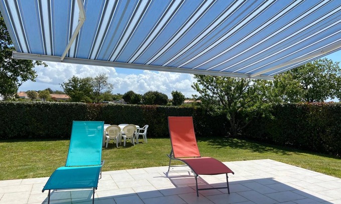 Brem Sur Mer House | Maison de 3 Chambres en Vendée Près des Commerces et des Plages