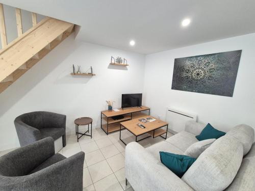 Saint-Amand-sur-Sevre Apartment | Maison de Bourg St Amand 5pers 15min Puy du Fou