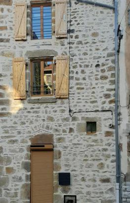 Vic-le-Comte Apartment | Maison de bourg