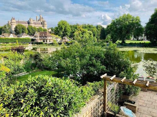 Pierrefonds House | Maison de charme avec vue sur château