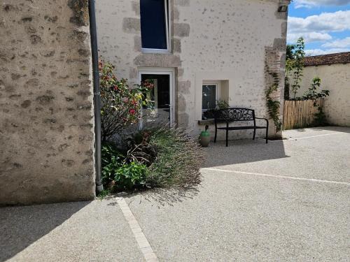 Messas House | Maison de charme avec terrasse et jardin clos à Messas - FR-1-590-568