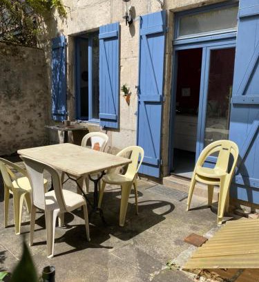 Avallon House | Maison de l horloge
