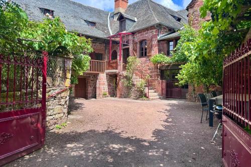 Collonges-la-Rouge House | Maison de la Fontaine - Typique - Bourg de Collonges