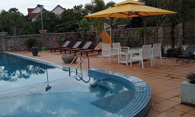 Kep House | Maison de Maître Avec Grande Piscine de 300 m2
