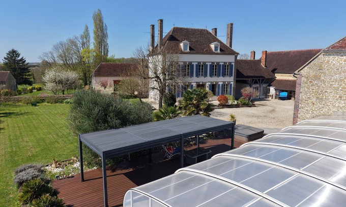 Beugnon House | Maison de Maître de Caractère - Piscine Chauffée