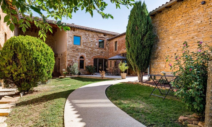 Lachassagne Hotel | Maison de Pagneux