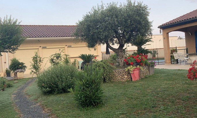 Coufouleux House | Maison de Vacances Piscine Partagée Parking Privé et Sécurisé Grand Espaces