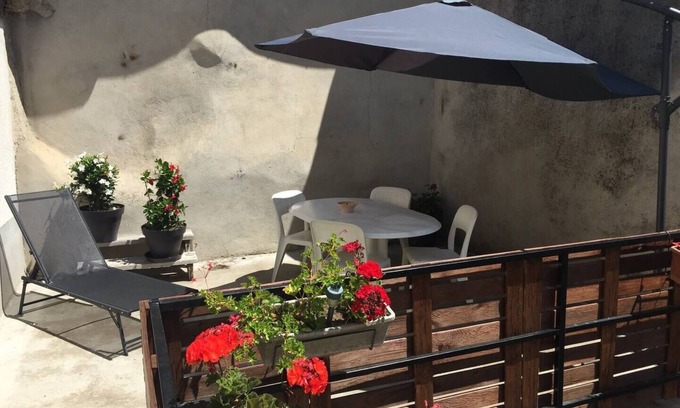 Puybrun House | Maison de Village Avec Terrasse