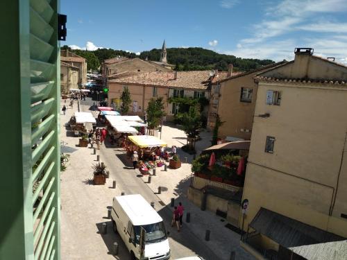 Cadenet House | Maison de village, les hirondelles