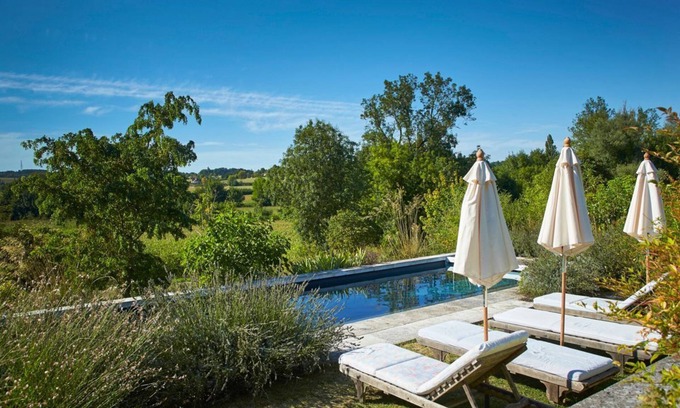 Verteillac Villa | Maison Des Pivoines - Six Bedroom Villa, Sleeps 12