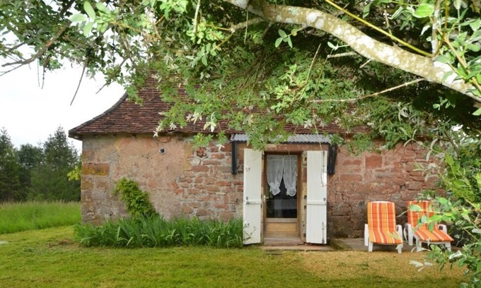 Hautefort Cottage | Maison des Pres | House in the Meadow